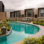 Kervansaray Two Bed By Holidaykeys Daire